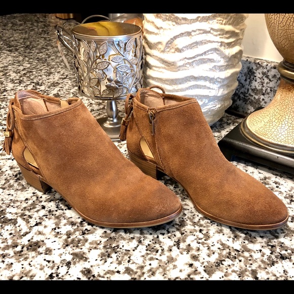 Brown suede Michael Kors booties with tassel - Picture 1 of 9